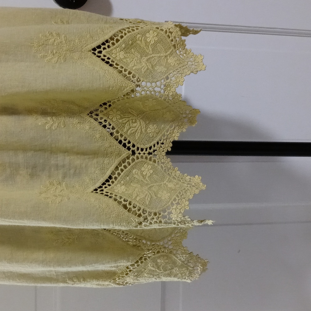 🆕️ 💛Mystree💛 - Ombre Yellow/White Eyelet Peasant Top - Picture 9 of 13